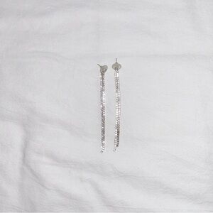 LIKE NEW! SILVER DROP EARRINGS!